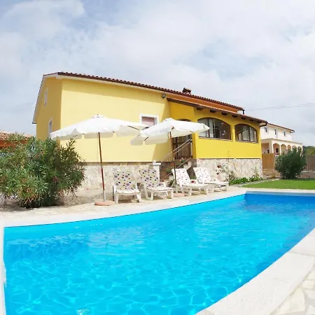 Peaceful Villa In Jursici With Private Pool Villa *